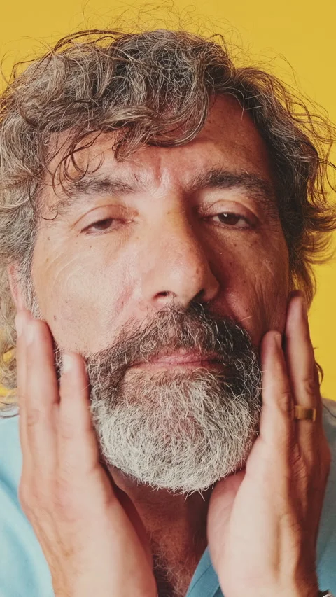 Close-up, elderly gray-haired man, looking camera like a mirror , isolated on an Vídeo Stock 255505320