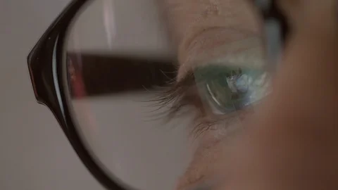 Close up of elderly man eyes reflecting the computer screen. Stockbeeldmateriaal 88219146