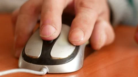 Close-up of an elderly man's hand actively using a computer mouse. The pensioner Stock Footage 165390117