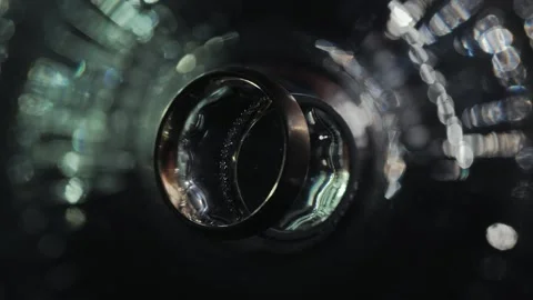 Close up of elegant diamond engagement ring on blurred bokeh Vídeos de archivo 159331398