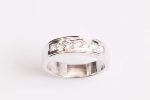 Close up of elegant diamond ring on the white background. Diamond ring. Foto stock