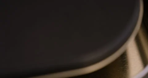 A close-up of an empty open black tin box of cookies. 库存影片 258604003