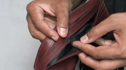 Close up on empty wallet with hands searching for money finance concept. Vídeos de archivo 332578926