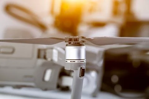 Close-up of the engine and propeller of a quadcopter, an unmanned aerial ve.. Foto stock