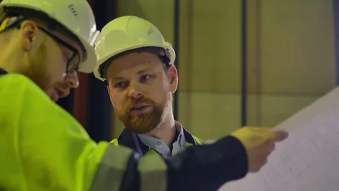 Close up of engineer and a foreman reviewing blueprints Stock-Footage 106570880