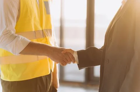 Close up engineer shake hand on site construction , Shake hand ,hand shake .. Foto stock