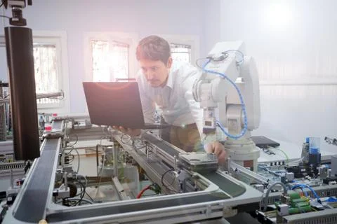 Close-up of Engineer is working on laptop to programming smart factory automa Stockfoto's