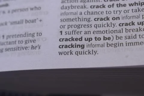 Close Up Of English Explanation Dictionary Word Of - cracking Foto stock