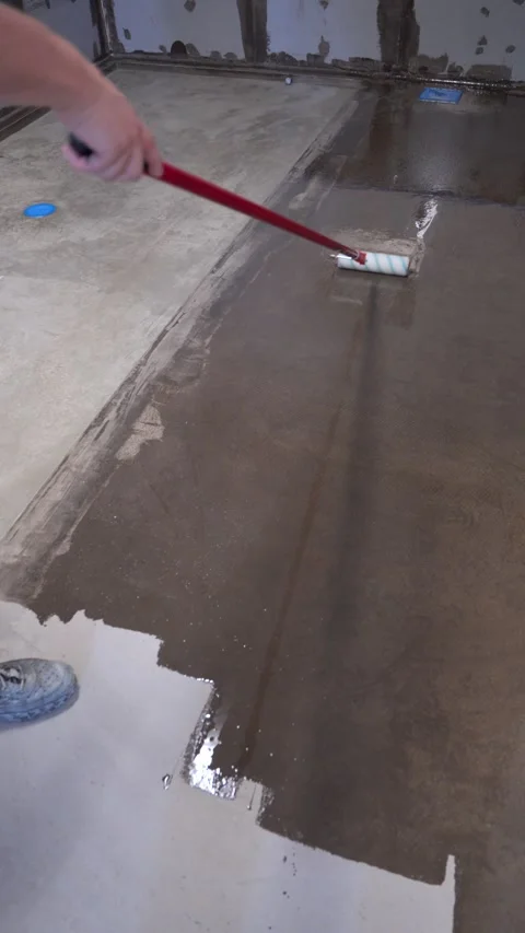 Close up of epoxy floor coating being rolled onto concrete surface 動画素材 321720621