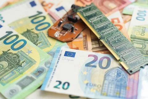 Close-up of EURO banknotes with microprocessors on top Stock-Fotos