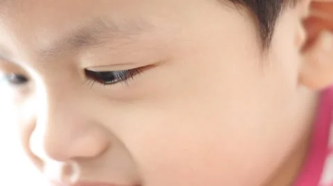 Close up eye little boy at looking mobile, 스톡 동영상 64342714