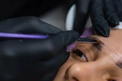 Close up of eyebrow shaping and mapping before permanent makeup, beautician Fotos de archivo