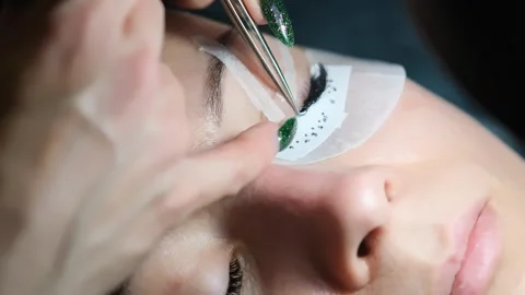 Close-up of eyelash extension procedure. Stockbeeldmateriaal 263970957