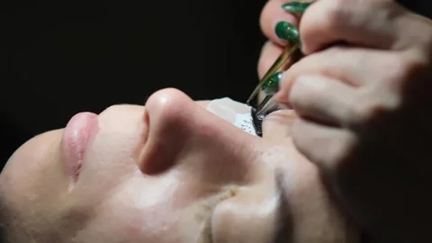 Close-up of eyelash extension procedure. Stockbeeldmateriaal 263970964
