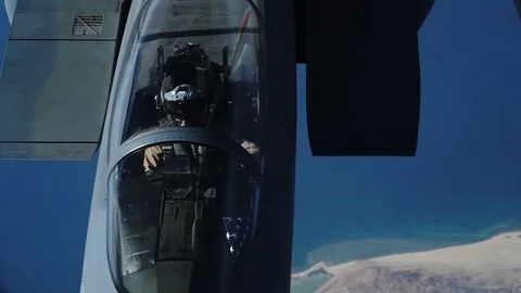 Close up of F-15 Eagle pilot flying above United Arab Emirates Vídeos de archivo 109160465
