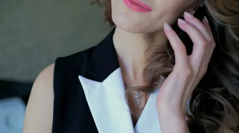Close up of face of charming lady speaking on the phone in cafe Vídeo Stock 60119004