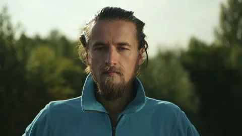 Close-up face of a mountain hiker man in the forest. Stock-Footage 116500160