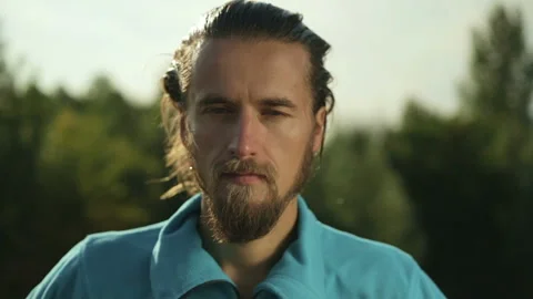 Close-up face of a mountain hiker man in the forest. Stock-Footage 116500399