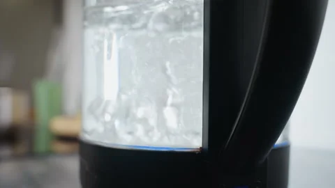 Close-up of fast boiling water in transparent jar with steam rising Vídeo Stock 305618783