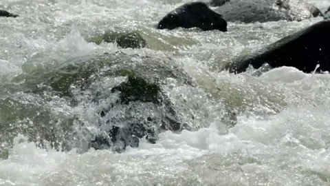 Close up of a fast flowing rocky mountain river Video stock 320954577