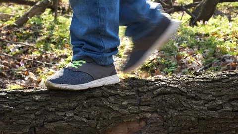 Close-up of the feet of a child walking in the spring forest Video stock 129192044