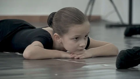Close-up feets of dancer in black tutu are moving. Stockbeeldmateriaal 113529577