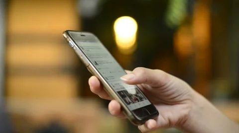 Close up of female hand browsing social network Vídeo Stock 63751074