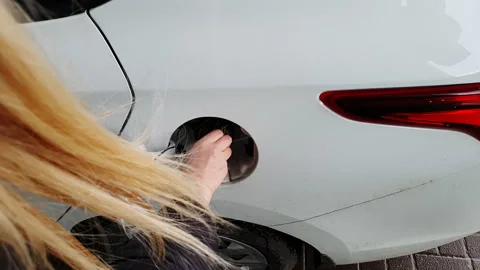 Close up of female hands close tank lid. Stock Footage 140658056