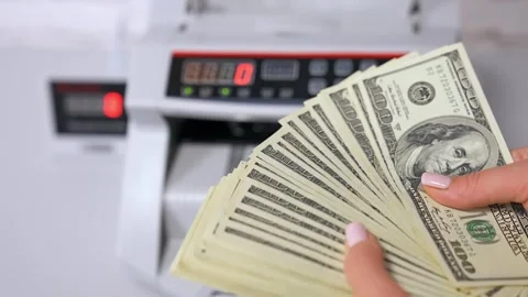 Close up of female hands counting fan of hundred dollar bills with electron.. 스톡 동영상 337469547