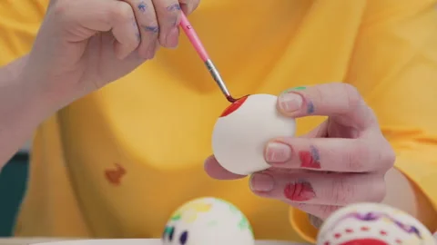 Close up of female hands decorating eggs for Easter. Stock Footage 219787624