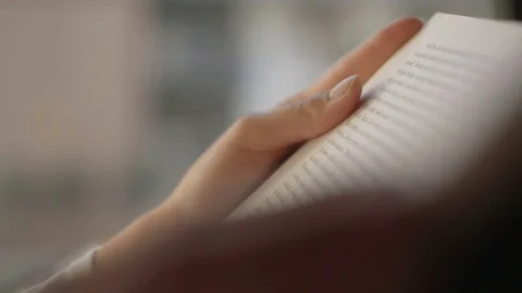 Close up female hands reading a book. Stockbeeldmateriaal 70058856