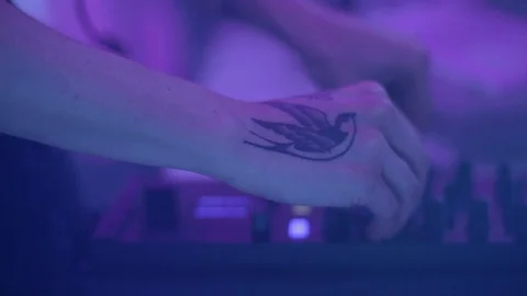 Close up of female hands turning knobs on professional DJ mixer console 스톡 동영상 85562503