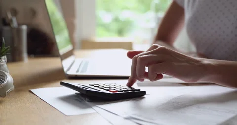 Close up female hands using calculator calculates expenses Vídeo Stock 135570138