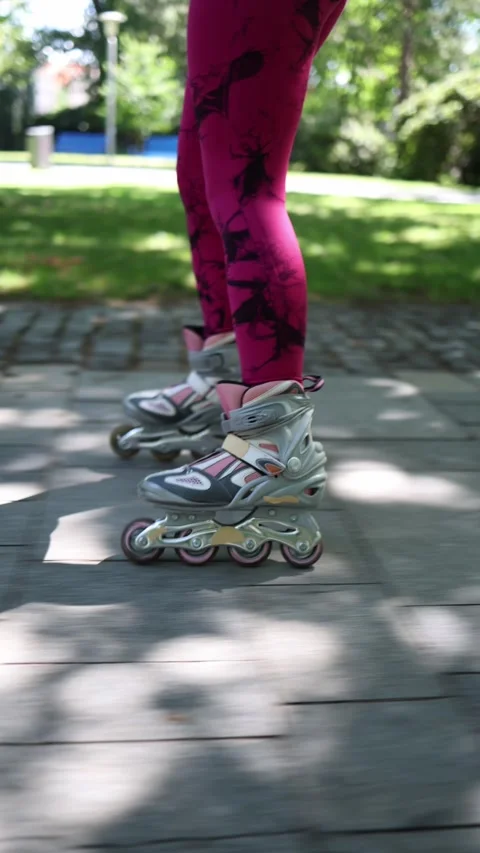 Close up of female legs and roller skates gliding along a park path Vídeos de archivo 341476409