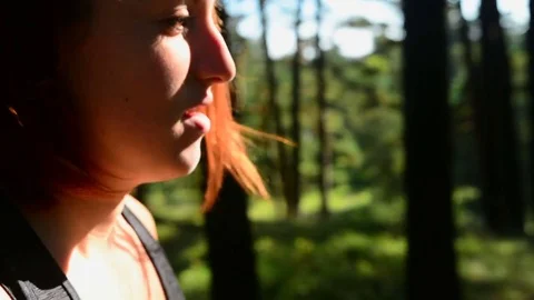 Close up of female runner in the forest. Video stock 83919322