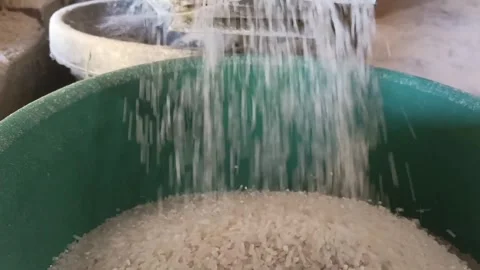 Close Up of Final White Rice Polishing Process Before Packaging Видео 345598868