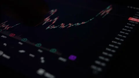 Close-Up finger drawing lines on trading app, speculate course changes Stock Footage 167017183