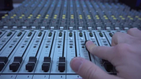 Close up of a finger raising a master audio fader Vídeos de archivo 71986816