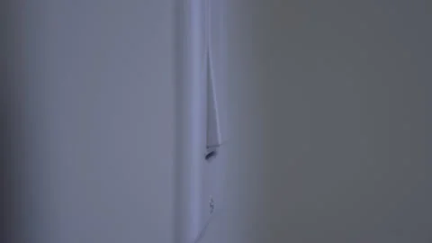 Close up of finger turning off light switch Vidéo 229910865
