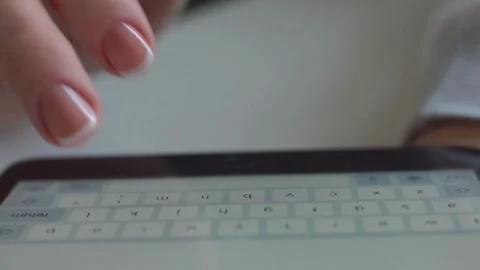 Close up of fingers typing on tablet screen keyboard Video stock 333837103