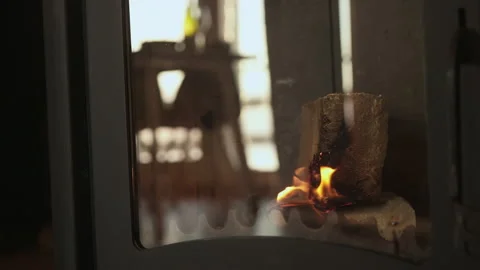 Close-up of a fire in a closed fireplace Vidéo 188776757