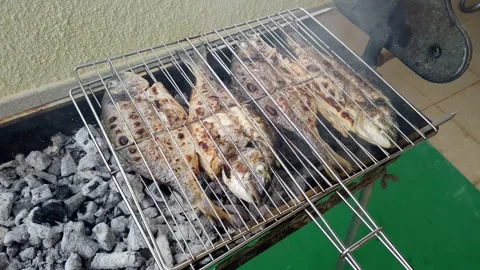 Close-Up of Fish BBQ Being Turned Over Vídeo Stock 332815958