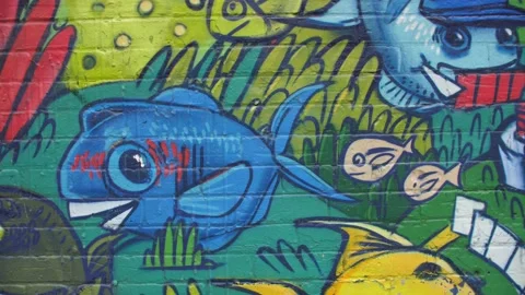 Close Fish Graffiti Playing Poker in Toronto Alley Vídeo Stock 149220979