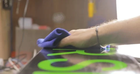 Close Up Of Fixing Snowboard Surface, Waxing, Polishing. 스톡 동영상 125857683