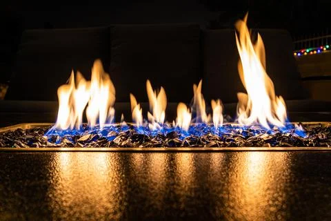 A close-up of the flames in a home fire pit Fotos Stock
