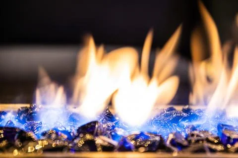 A close-up of the flames in a home fire pit Stock-Fotos