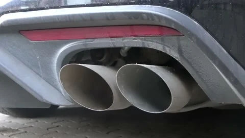 Close up of a flap exhaust when starting the engine of a muscle car with a lo Vídeo Stock 164334897
