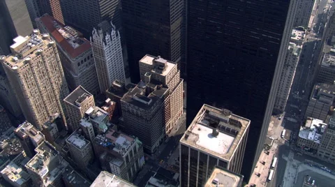 Close flight over 40 Wall Street. Shot in 2006. Stock Footage 59522438