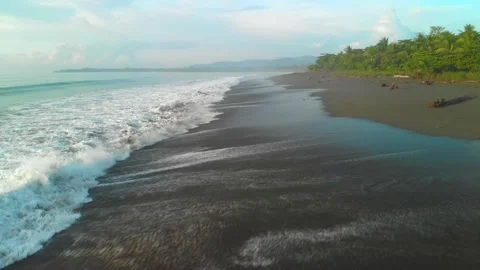 Close flight to the waves Video stock 169594465