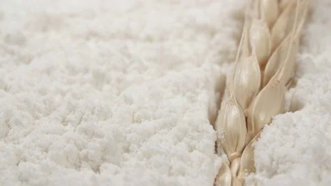 A close-up of flour and wheat spike . White powder for cooking. Видео 142938962